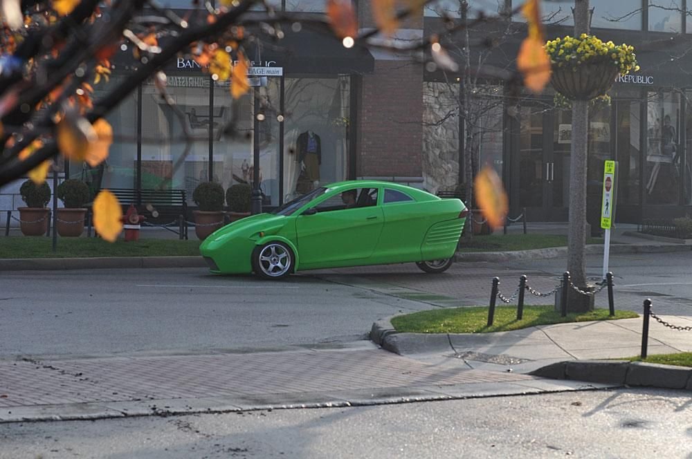 Elio: Autónak fura, másnak kicsi 5