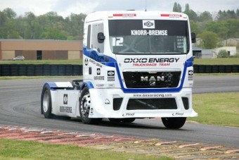 Iskolás kamionsofőr