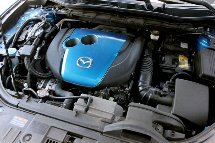 Teszt: A legújabb családi szabadidő-autók 4 A Mazda Skyactive motorjai dízel és benzines fronton is különc irányvonalat képviselnek, ami úgy tűnik akár eredményes is lehet.