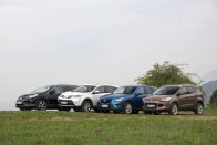 Aki klasszikus, sportos allűröktől mentes SUV-ra vágyik a Honda CR-V lehet jó választás, a Ford Kuga modern, fiatalos, a Mazda 175 lóerős motorjával vitán felül agilis, a Toyota pedig hatalmas teret kínál.