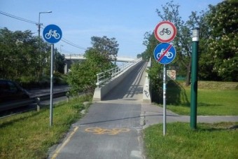 Bicikliút, ahova biciklivel behajtani tilos