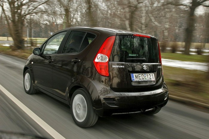 Városban 7,4, országúton 5-6 litert fogyasztott százon