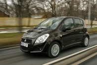 Hárommillió felett nagyon ritkul a levegő az aprócska autók körül. A Suzuki mégis a szerencsét próbál egy gazdag felszereltségű Splash-sel