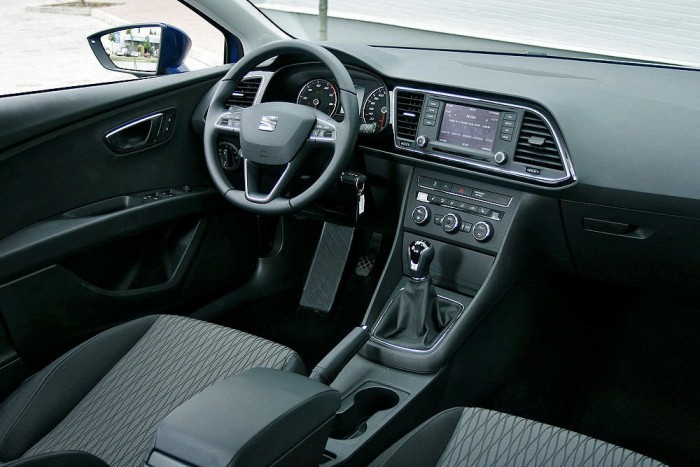 Az alapfunkciók könnyen elérhetőek, de a részletekben el lehet veszni 