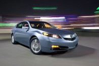 7. Acura TL. Egy nőnek elsődleges a biztonságérzet, amiben az is benne van, hogy számíthasson az autójára. Az Acura TL egy kimosakodott Honda Accord, amely évtizedek óta bizonyítja megbízhatóságát