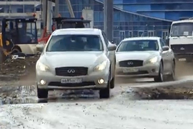 F1: Vettelék építési területen csapatnak – videó