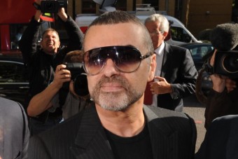 Autóbalesetben megsérült George Michael
