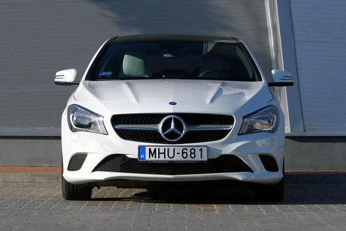 Aránylag takarékos, de nem túl dinamikus darab a 156 lóerős benzinmotor