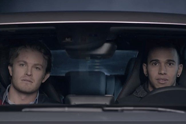 F1: Jótündér szívatja Rosberget és Hamiltont – videó