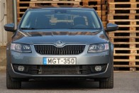 Élesebb, szögletesebb, audisabb a front a kor szellemének megfelelően, de jól azonosíthatóan Skoda és Octavia