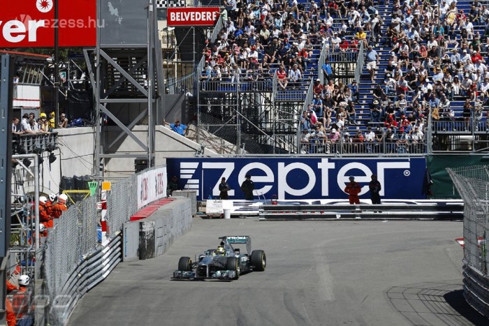 F1: Tarolt a Mercedes, nyomában a Ferrari 1