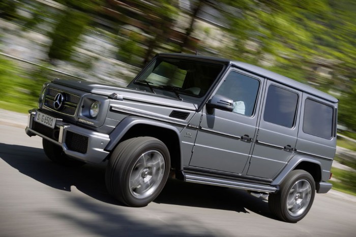 Top 10: a legdrágább magyarországi autók 9 2. Mercedes-Benz G 65 AMG - 85 159 800 Ft. Melyik lehet a legdrágább Mercedes-Benz? Az ML 63 AMG, talán az SLS roadster? Ugyan! A legeslegnagyobb pénzhalmot az ősi G-osztályért lehet otthagyni a márkakereskedésekben. A V12-es dinoszaurusz nyomatéka 1000 Nm, százra 5,3 mp alatt gyorsul és a gumikat csak a leszabályozás menti meg a 230 feletti tempótól