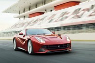 3. Ferrari F12 Berlinetta - 84 951 520 Ft. Az 599 GTB utóda 740 lóerős, szívómotoros és szívdöglesztő. Nettó alapára 228 000 euró, amit felszorozva a napi árfolyammal, kiegészítve az áfával és a regadóval a harmadik legdrágább új autó hazánkban. Bár nem kapható, mert csak a márka legjobb ügyfeleinek ajánlották fel megvásárlását, érdekességkép álljon itt, hogy a közel 400 milliós LaFerrariból is elkelt egy darab. A hibrid szupersportautót egy hazánkban élő, olasz állampolgárságú üzletember rendelte meg a budapesti szalonban