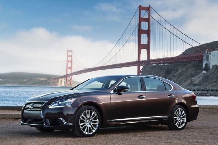 Top 10: a legdrágább magyarországi autók 2 9. Lexus LS 600h L - 36 200 000 Ft. Neve is jelzi, hogy a Toyota mert nagyot álmodni és a V12-es német konkurensek ellenfelének szánja. A hajtásrendszer összteljesítménye 445 lóerő. Hibrid hajtáslánca, összkerékhajtása és villanymotorjainak ereje még ebben a mezőnyben is különleges