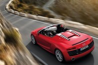 4. Audi R8 Spyder 5.2 FSI V10 quattro Stronic - 54 040 990 Ft. A királyhoz bejáratos spanyol nemeseknek is alig van több neve a legdrágább Audinál, de típusjelzéséből legalább sok minden kiderül a nyitott szupersportautóról. 525 lóerővel és Lamborghini-génekkel valóban exkluzív modell azoknak, akiknek a nyolchengeres túlságosan pórias volna