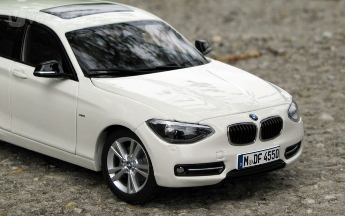 Egy BMW, ami rossz 3 A fényszóró kidolgozatlansága után nem meglepő az igénytelen króm gömb ködláma sem