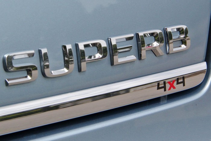 Új Superb: hozott is meg nem is 15 Összkerékhajtás is elérhető: az 1,8 TSI motorhoz, a 3,6 literes FSI-hez és a két teljesítménnyel elérhető kétliteres dízelmotorhoz válaszható