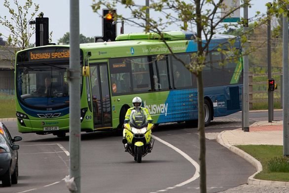 Buszra szállt, elkésett az angol királynő 6