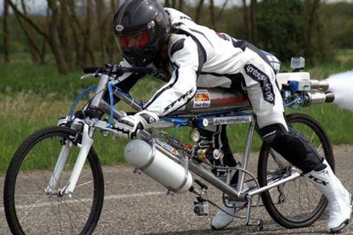 Rakéta-bringa 263 km/h tempóval