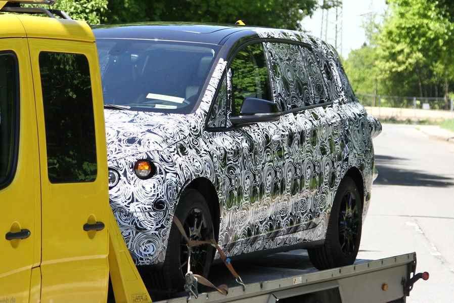 Hétszemélyes kisbusz a BMW-től 1