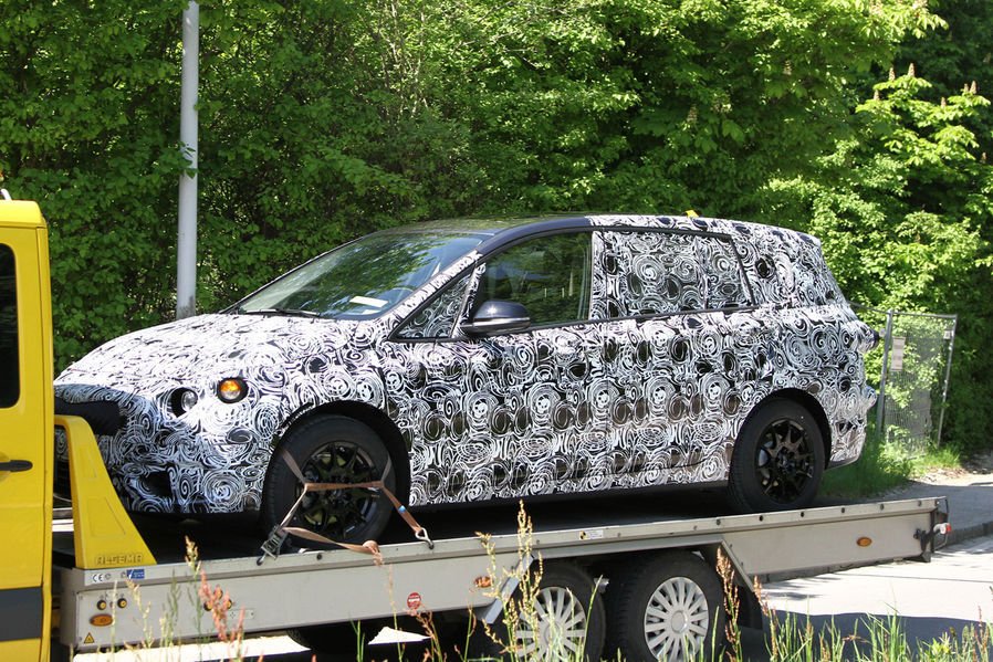 Hétszemélyes kisbusz a BMW-től 5