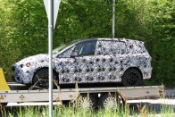 Hétszemélyes kisbusz a BMW-től 17