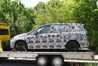 Hétszemélyes kisbusz a BMW-től 18