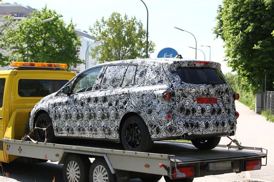 Hétszemélyes kisbusz a BMW-től 10