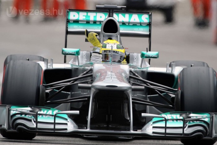 Botrány: Titokban tesztelt a Mercedes 1