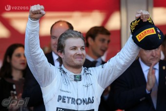 F1: Balesetek között győzött Rosberg