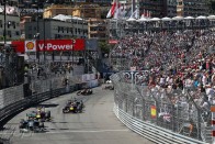 F1: Így törtek az autók Monacóban – videó 33