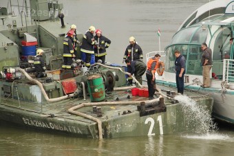 Léket kapott egy hajó a Dunán