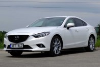 A Mazda6 a legjobb pillanatban került piacra, a legnagyobb ellenlábasok már ráncos vénségek, de még mindegyiknél várat magára a típusváltás. Apró hibáit autózás iránt érdeklődő sofőrként könnyen elnézhetjük.