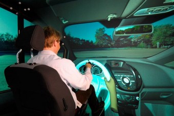 Virtuális valóságban teszteli autóit a Ford