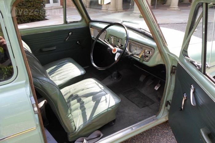 Vezettük Harry Potter repülő autóját 7 | Vezess Az ülések fő feladata kényelem, ennek megfelelően egy fotelre emlékeztetnek leginkább