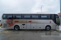 Az MKB Veszprém MAN Lion's Coach típusú autóbusza a fóti gyermekvárosból hozott vendégeket