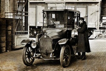 Világújdonságokat hozott a 100 éves budapesti taxi