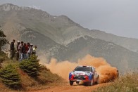 Latvala vezet az Akropolisz-ralin 28