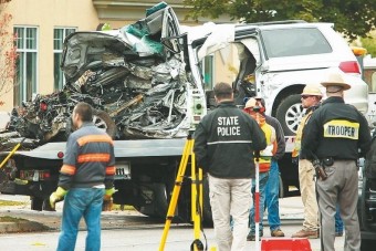 Elszabadult félpótkocsi tarolta le a kisbuszt