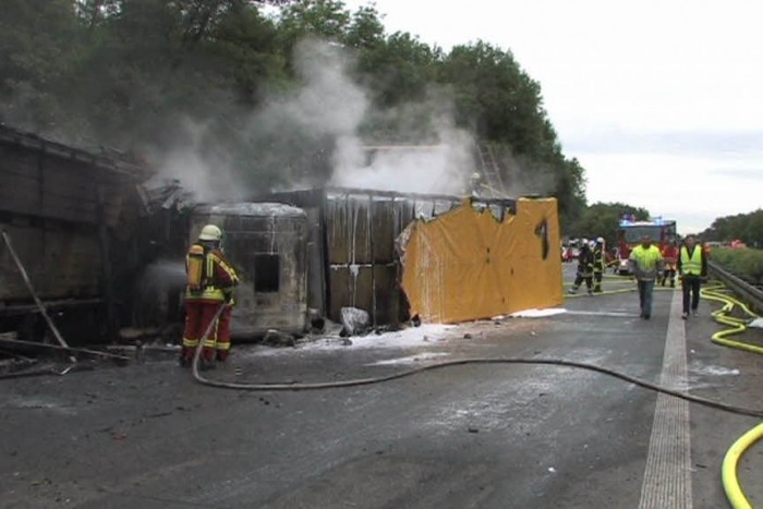 Eltaposták őket, majd bent égtek a roncsban 7