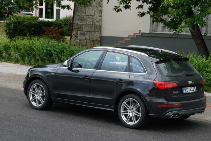 Az X3 után az SQ5 is megkapta a márka hiperszuper dízelmotorját. Teljesítményük egyformán 313 lóerő