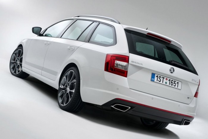 Jön minden idők leggyorsabb Škodája 6 | Vezess 17-19 colos keréktárcsák, két darab trapézforma kipufogó, fekete diffúzor, légterelő a kombin