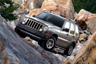 Direkt nem hívják vissza a veszélyes autókat