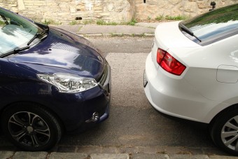 Okosabb a politikus luxusautójánál