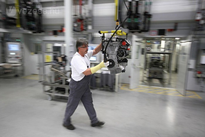 Itt készülnek a magyar motorok 13 Főtengelyköszörülés, indukciós edzés, olajos köszörűiszap és egy kiadós áramszünet várt minket a szentgotthárdi Opel motorgyár új szegletében. Mindent lefényképeztünk.