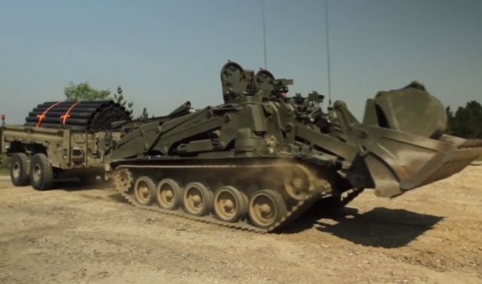 Földmunkás tankokat vettek a britek 3 | Vezess A tank mögé akár még utánfutót is lehet kötni