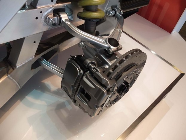 Hagyományos fékvezeték nincs, bitek, nullák és egyesek dolgoznak a folyadék helyett