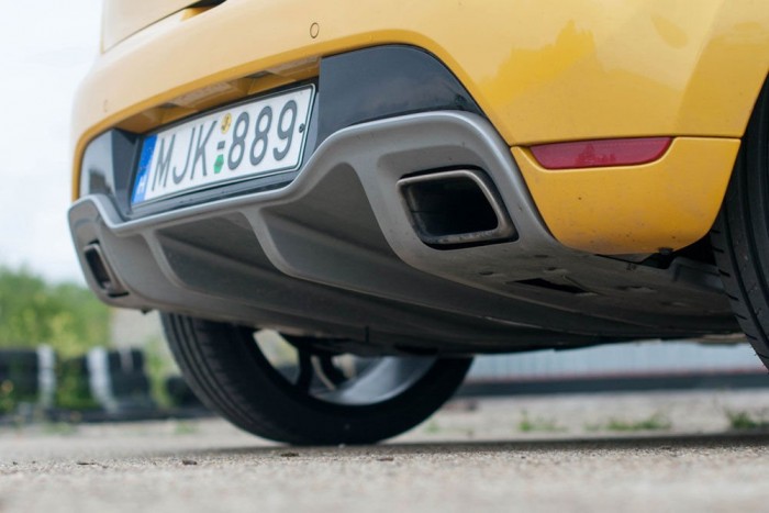 Sportosan szól, visszadurrog, de nem olyan hangos, mint az elődje