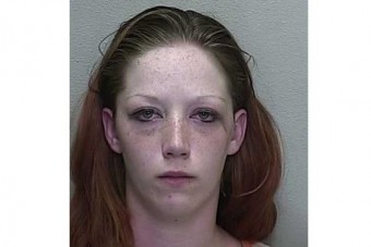 Újszülött a kocsiban, anya a kocsmában