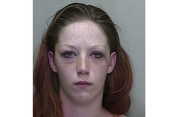 Újszülött a kocsiban, anya a kocsmában